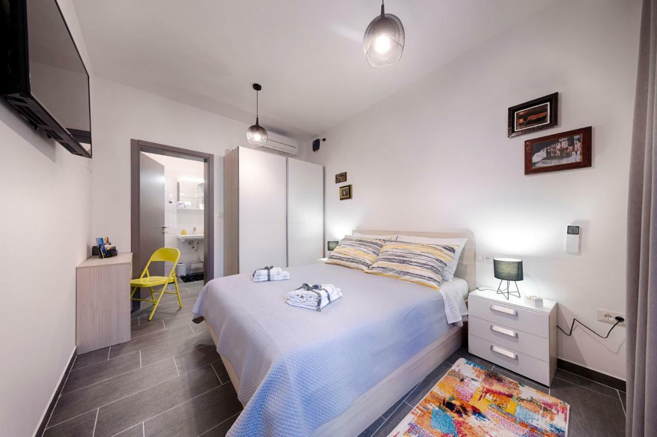 En Suite Room Demaria Komiža Esterno foto